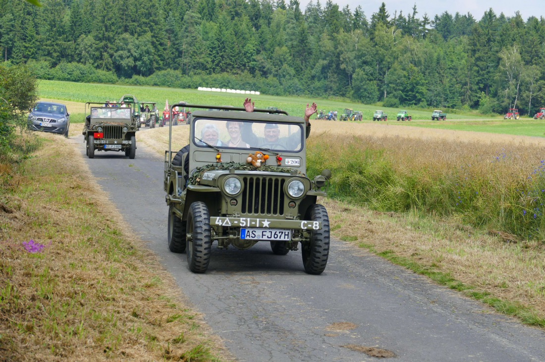 Foto: Martin Zehrer - Traktortreffen 2016 in Oberwappenöst<br />
Trotz Regen am Vormittag kamen an diesem Sonntag ca. 120 Oldtimer-Bulldogs und unzählige Besucher. Zum Mittag hin klarte das Wetter  