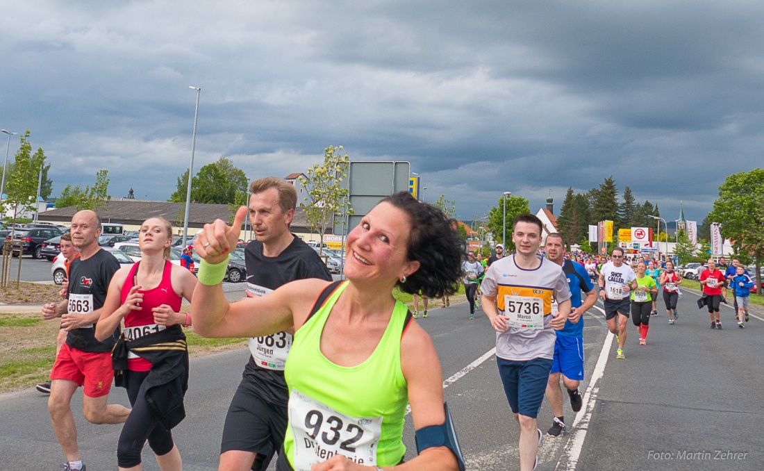 Foto: Martin Zehrer - Nofi-Lauf 2017: Start am Stadtplatz und Ziel beim Siemens... 5,9 Kilometer durch Kemnath und rund herum. Mehr als 8000 Teilnehmer fanden sich in Kemnath zusammen um die S 