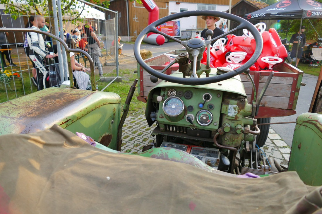 Foto: Martin Zehrer - Genial - Die legendären Bobbycar Meisterschaft in Preißach. <br />
"Den of Vice" veranstaltete heute das 3. Bobbycar-Rennen durch die Ortschaft Preißach. <br />
Zig Starter rasten  