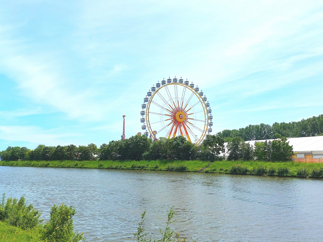 Foto: Martin Zehrer - An der Donau - Das Riesenrad der Regensburger Dult... 