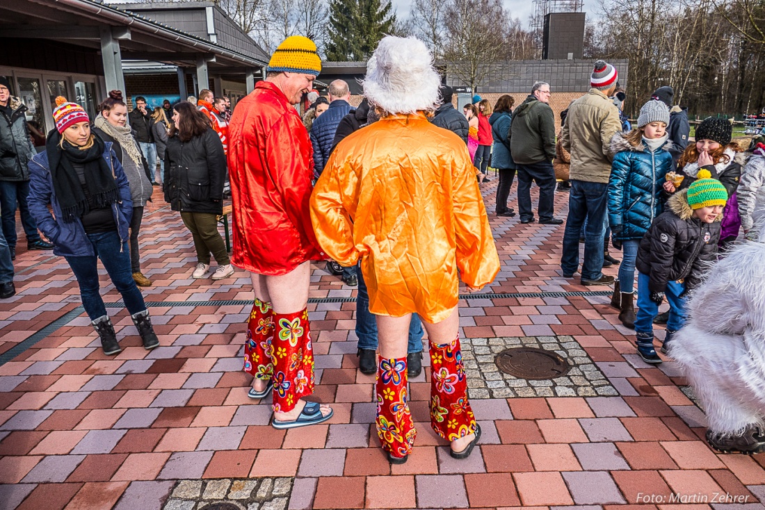 Foto: Martin Zehrer - Momentaufnahme beim Neujahrsschwimmen am 1. Januar 2018 im Naturerlebnisbd in Immenreuth.<br />
<br />
Sie könnten einen neuen Trend in der Bekleidungs-Branche einleiten! ;-) 