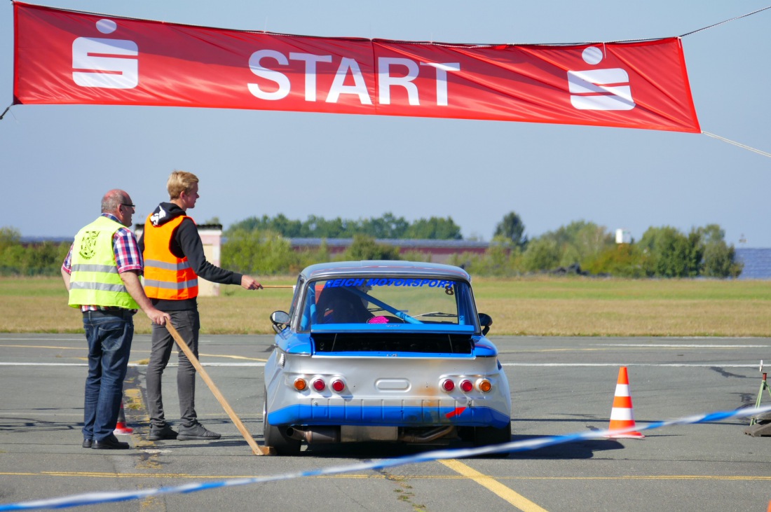 Foto: Martin Zehrer - Start...<br />
<br />
Flugplatz-Slalom des MSC-Sophiental. Bestes Wetter, top Teilnehmer, fairer Motorsport Nähe Bindlach! 