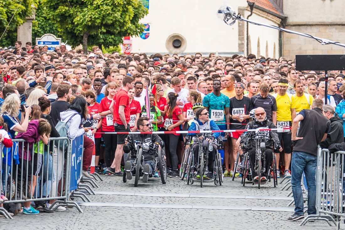 Foto: Martin Zehrer - Nofi-Lauf 2017: Start am Stadtplatz und Ziel beim Siemens... 5,9 Kilometer durch Kemnath und rund herum. Mehr als 8000 Teilnehmer fanden sich in Kemnath zusammen um die S 