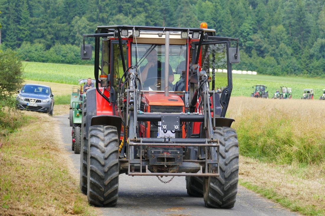 Foto: Martin Zehrer - Traktortreffen 2016 in Oberwappenöst<br />
Trotz Regen am Vormittag kamen an diesem Sonntag ca. 120 Oldtimer-Bulldogs und unzählige Besucher. Zum Mittag hin klarte das Wetter  