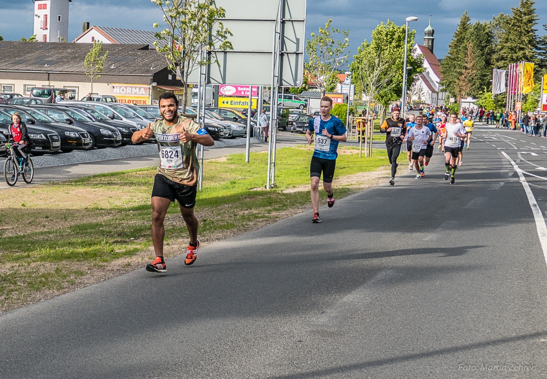 Foto: Martin Zehrer - Nofi-Lauf 2017: Start am Stadtplatz und Ziel beim Siemens... 5,9 Kilometer durch Kemnath und rund herum. Mehr als 8000 Teilnehmer fanden sich in Kemnath zusammen um die S 