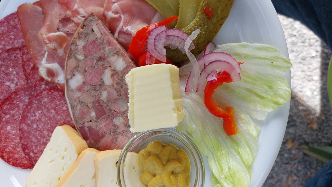 Foto: Martin Zehrer - Brotzeit auf der Gänskopfhütte... 