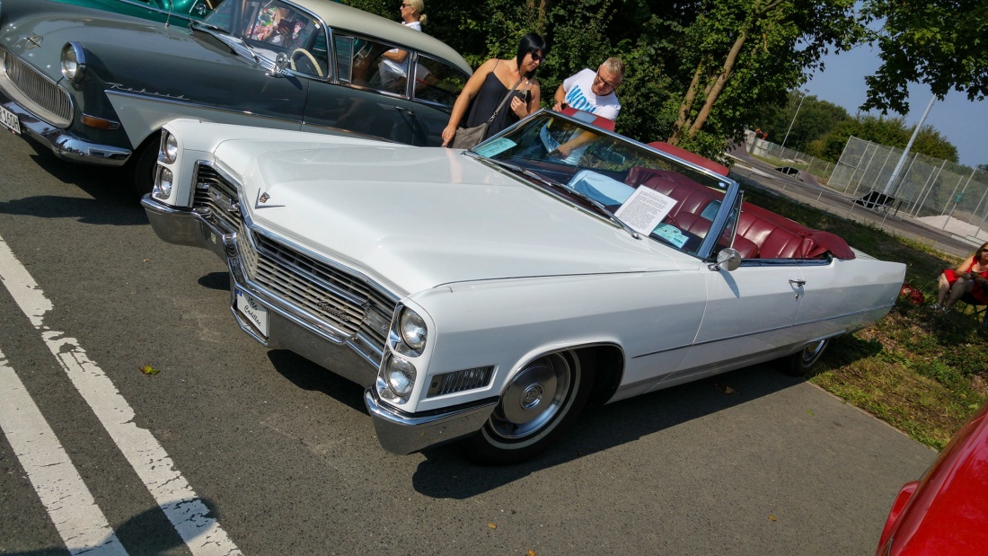 Foto: Martin Zehrer - Ein Cadillac von 1966... Was für ein riesiges Straßen-Schlachtschiff... 