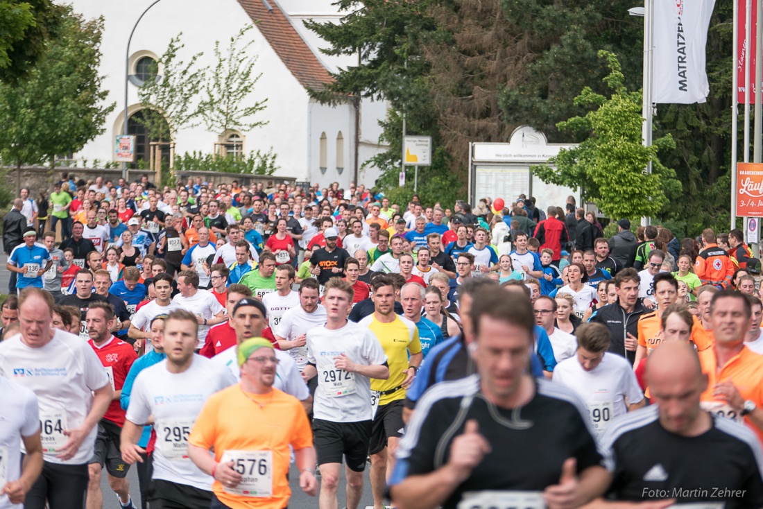 Foto: Martin Zehrer - Nofi-Lauf 2017: Start am Stadtplatz und Ziel beim Siemens... 5,9 Kilometer durch Kemnath und rund herum. Mehr als 8000 Teilnehmer fanden sich in Kemnath zusammen um die S 