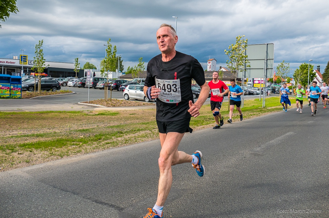 Foto: Martin Zehrer - Nofi-Lauf 2017: Start am Stadtplatz und Ziel beim Siemens... 5,9 Kilometer durch Kemnath und rund herum. Mehr als 8000 Teilnehmer fanden sich in Kemnath zusammen um die S 