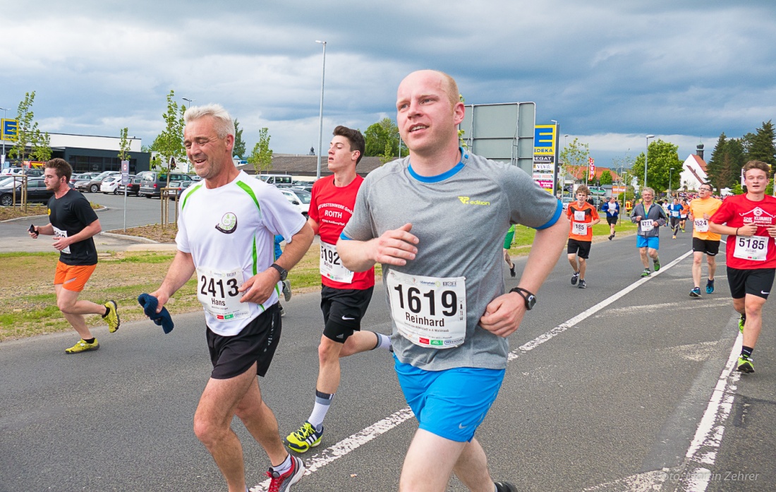 Foto: Martin Zehrer - Nofi-Lauf 2017: Start am Stadtplatz und Ziel beim Siemens... 5,9 Kilometer durch Kemnath und rund herum. Mehr als 8000 Teilnehmer fanden sich in Kemnath zusammen um die S 