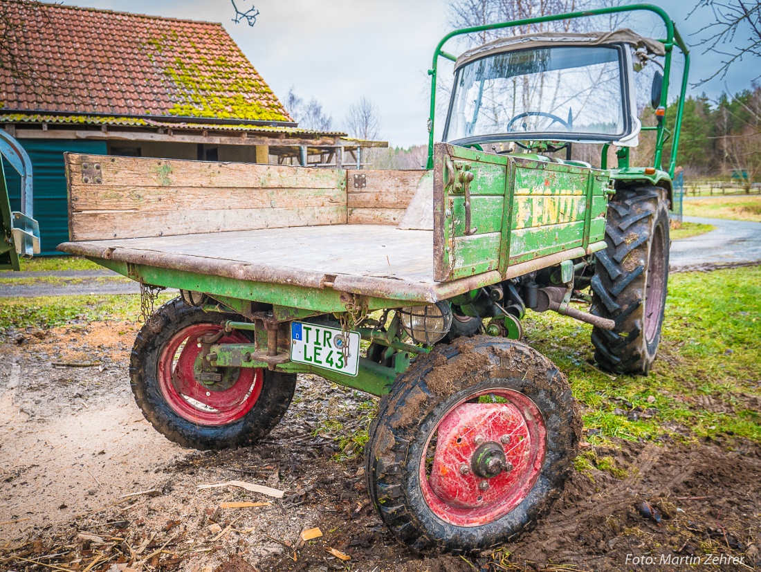 Foto: Martin Zehrer - Dankbare Arbeitsmaschine - Der Fendt Geräteträger... immer eine Ladefläche dabei!!! :-D 