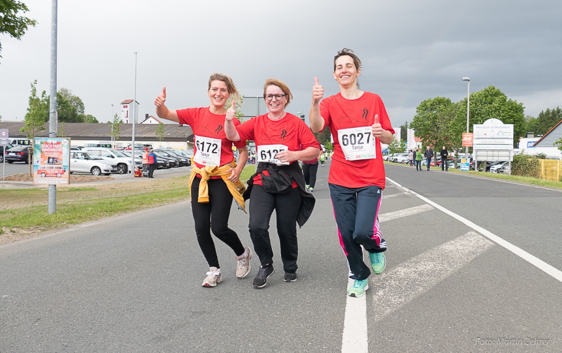 Foto: Martin Zehrer - Nofi-Lauf 2017: Start am Stadtplatz und Ziel beim Siemens... 5,9 Kilometer durch Kemnath und rund herum. Mehr als 8000 Teilnehmer fanden sich in Kemnath zusammen um die S 