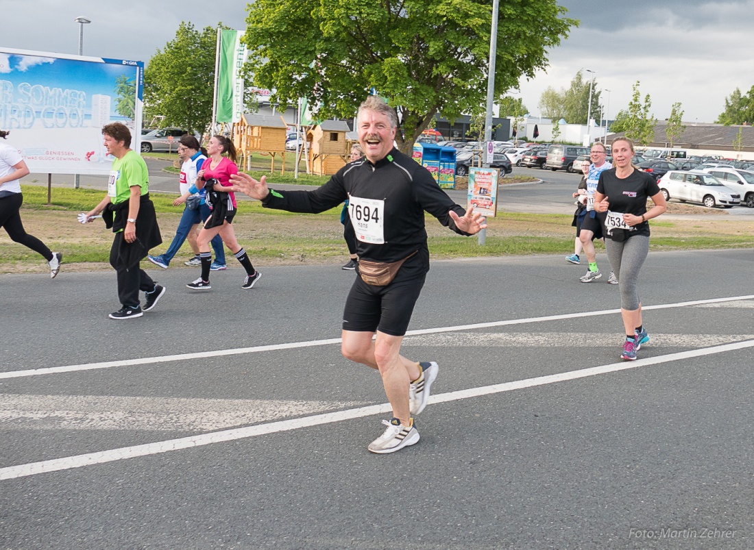 Foto: Martin Zehrer - Nofi-Lauf 2017: Start am Stadtplatz und Ziel beim Siemens... 5,9 Kilometer durch Kemnath und rund herum. Mehr als 8000 Teilnehmer fanden sich in Kemnath zusammen um die S 