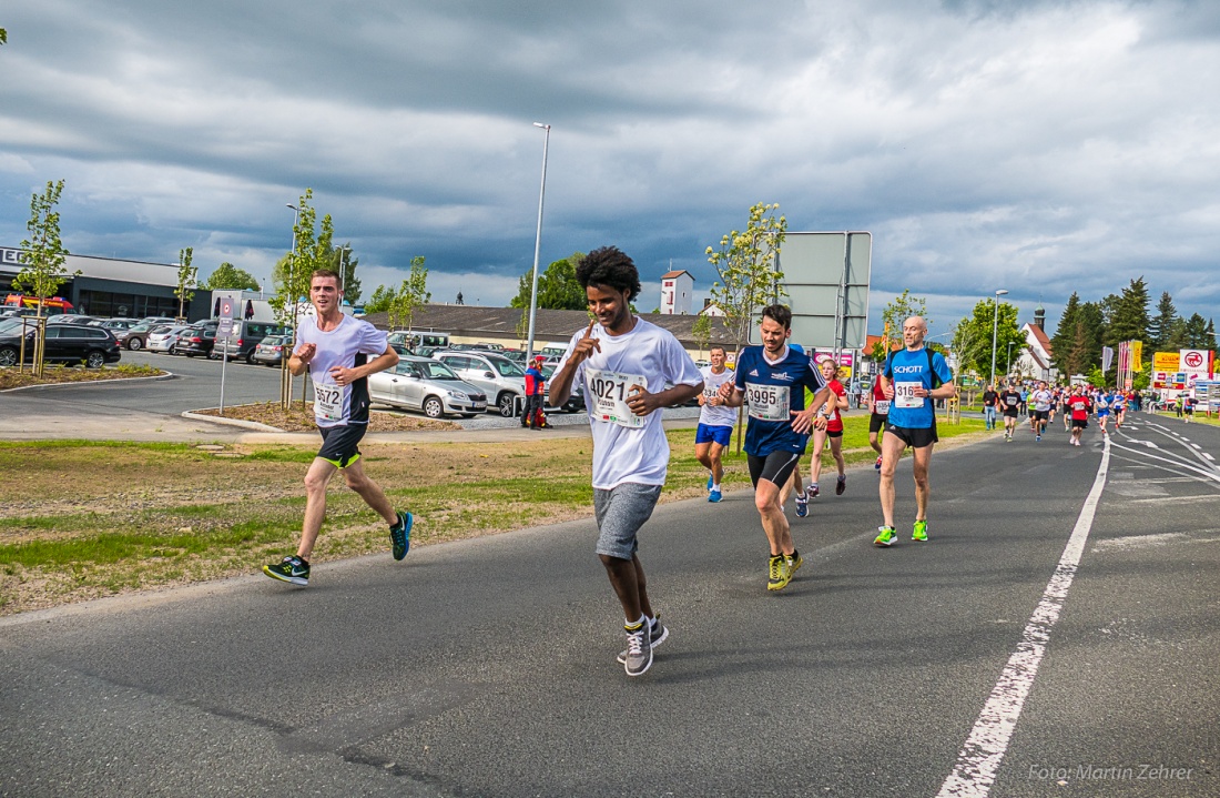 Foto: Martin Zehrer - Nofi-Lauf 2017: Start am Stadtplatz und Ziel beim Siemens... 5,9 Kilometer durch Kemnath und rund herum. Mehr als 8000 Teilnehmer fanden sich in Kemnath zusammen um die S 