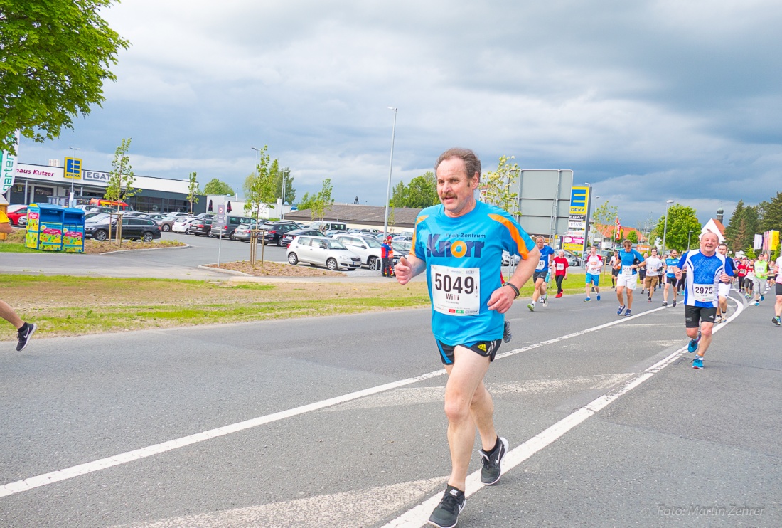 Foto: Martin Zehrer - Nofi-Lauf 2017: Start am Stadtplatz und Ziel beim Siemens... 5,9 Kilometer durch Kemnath und rund herum. Mehr als 8000 Teilnehmer fanden sich in Kemnath zusammen um die S 