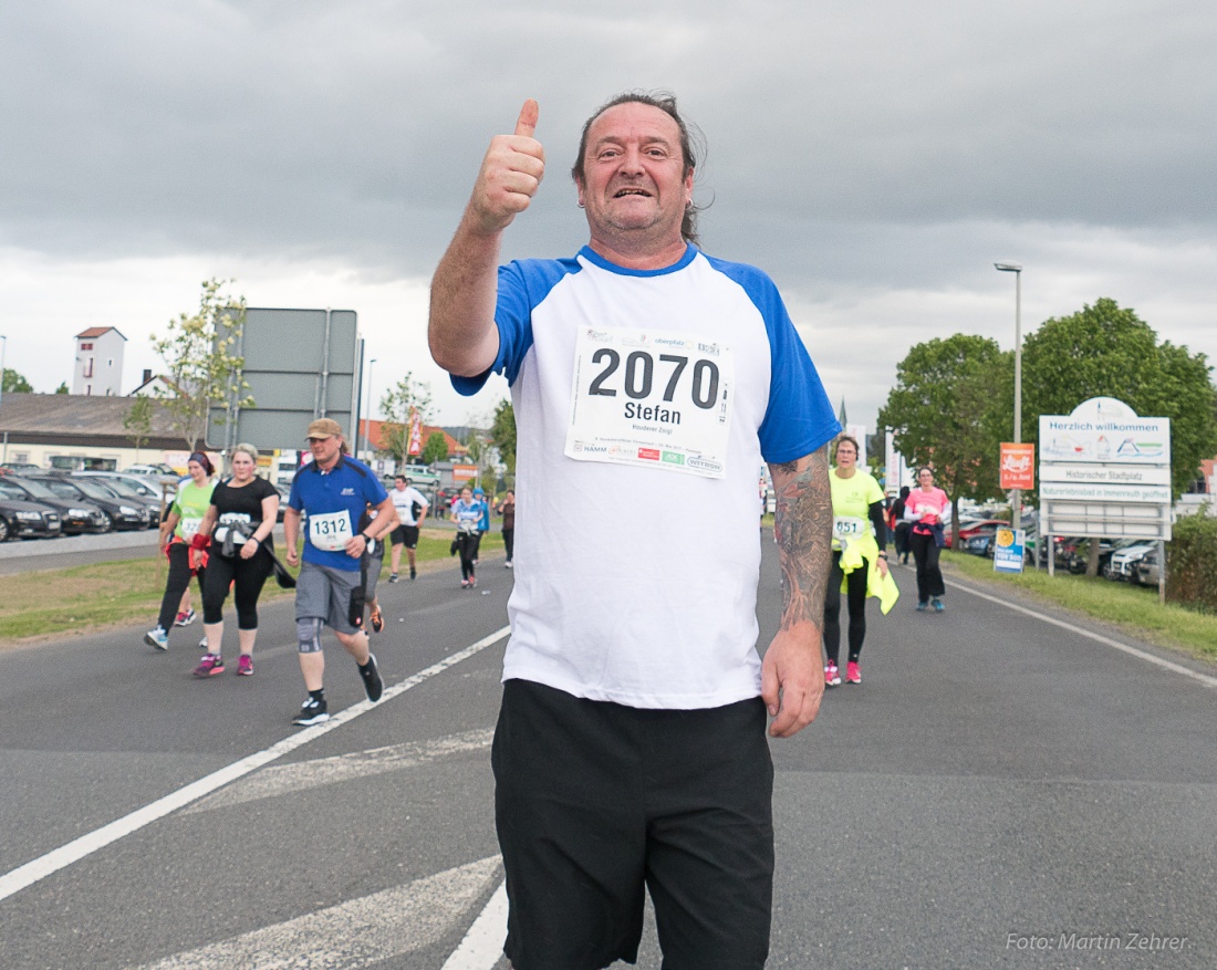 Foto: Martin Zehrer - Nofi-Lauf 2017: Start am Stadtplatz und Ziel beim Siemens... 5,9 Kilometer durch Kemnath und rund herum. Mehr als 8000 Teilnehmer fanden sich in Kemnath zusammen um die S 