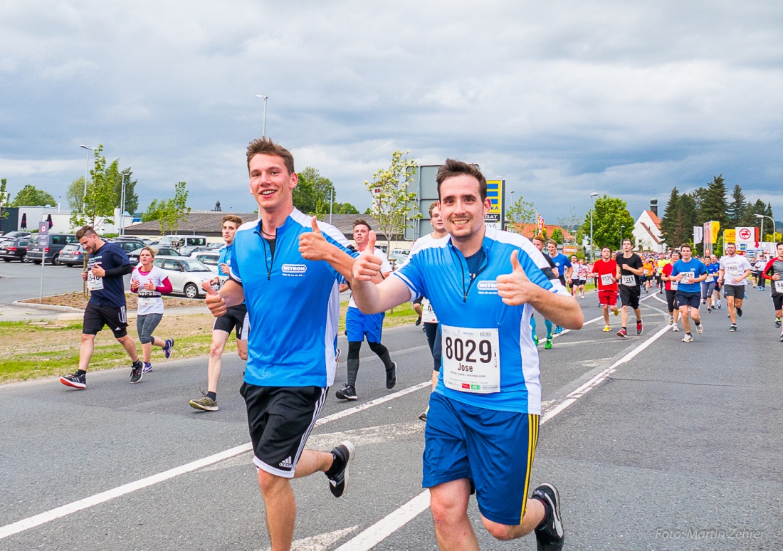 Foto: Martin Zehrer - Nofi-Lauf 2017: Start am Stadtplatz und Ziel beim Siemens... 5,9 Kilometer durch Kemnath und rund herum. Mehr als 8000 Teilnehmer fanden sich in Kemnath zusammen um die S 