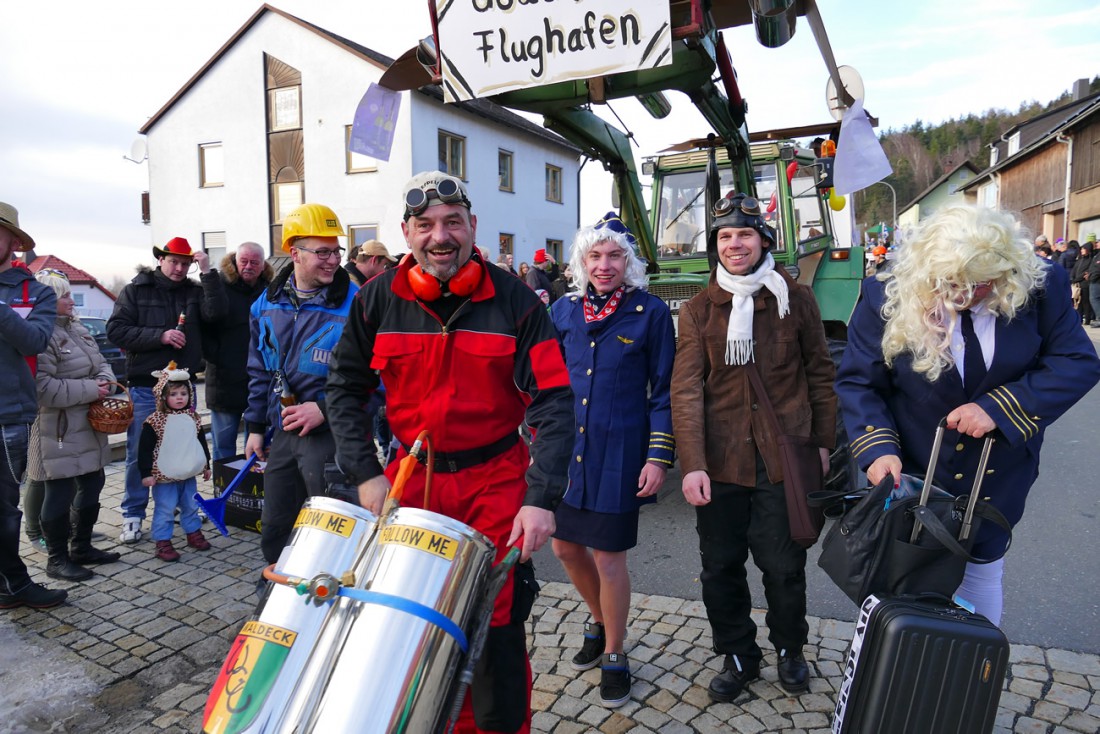 Foto: Martin Zehrer - Godaser Faschingswogn - Berliner Flughafen BER<br />
<br />
44. Faschingszug durch Waldeck am 7. Februar 2016!<br />
<br />
Tanzen, lachen und Gaudi machen ;-)<br />
<br />
Viele Gaudiwagen und unzähl 