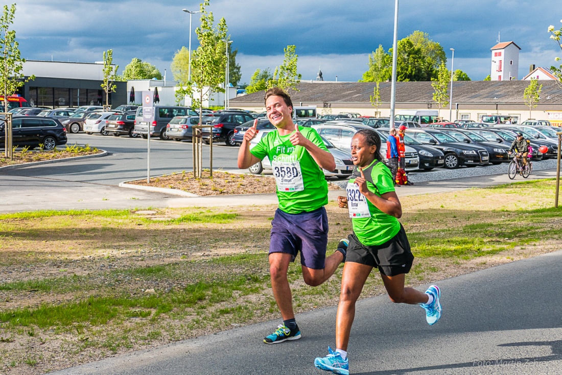 Foto: Martin Zehrer - Nofi-Lauf 2017: Start am Stadtplatz und Ziel beim Siemens... 5,9 Kilometer durch Kemnath und rund herum. Mehr als 8000 Teilnehmer fanden sich in Kemnath zusammen um die S 