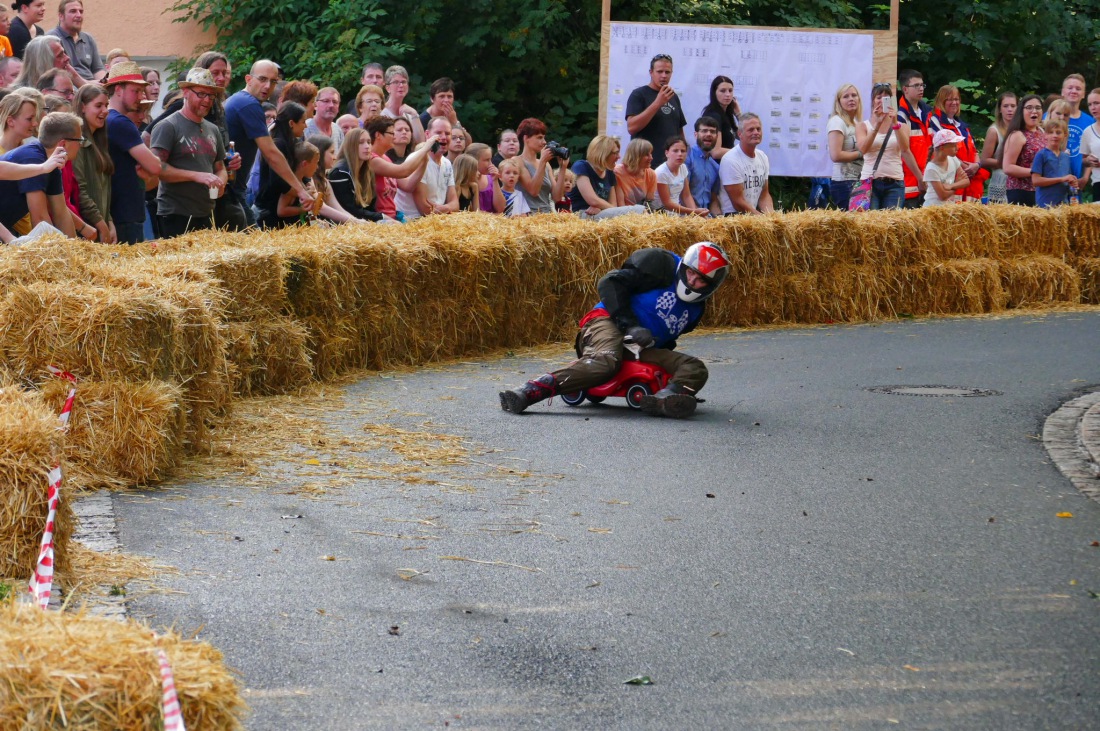 Foto: Martin Zehrer - Unglaubliche Bobbycar-Drifts...<br />
<br />
Genial - Die legendären Bobbycar Meisterschaft in Preißach. <br />
"Den of Vice" veranstaltete heute das 3. Bobbycar-Rennen durch die Ortsch 