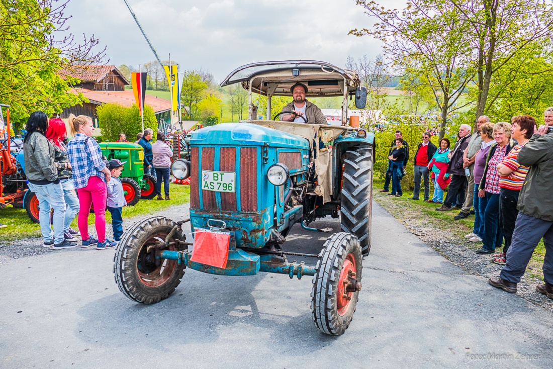 Foto: Martin Zehrer - Bulldogtreffen Kirchenpingarten am 7. Mai 2017: auf gehts zur Rundfahrt mit ca. 300 Traktoren...  