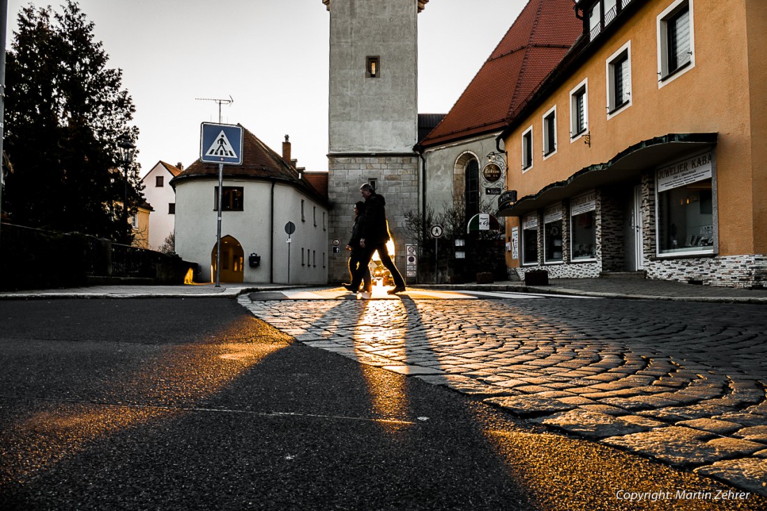 Foto: Martin Zehrer - 17. März 2016 - Zebrastreifenwandern im Sonnentor-Licht ;-)<br />
<br />
Jedes Jahr um diese Zeit, kurz vorm Frühlingsanfang steht die Sonne günstig und wirft ihre erquickende Stra 