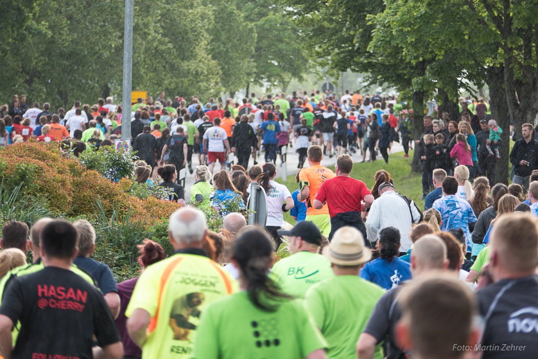 Foto: Martin Zehrer - Nofi-Lauf 2017: Start am Stadtplatz und Ziel beim Siemens... 5,9 Kilometer durch Kemnath und rund herum. Mehr als 8000 Teilnehmer fanden sich in Kemnath zusammen um die S 