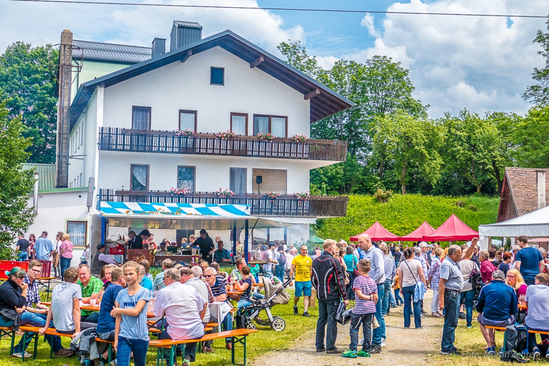 Foto: Martin Zehrer - Mühlenfest auf der Schustermühle in Eisersdorf. Das Wetter perfekt, die Besucher strömten in Mengen und gute Laune war vorprogrammiert.<br />
Die Mühle der Schusters war an di 