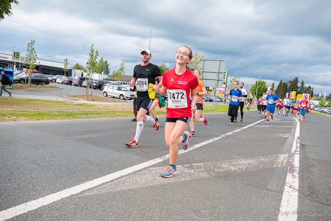 Foto: Martin Zehrer - Nofi-Lauf 2017: Start am Stadtplatz und Ziel beim Siemens... 5,9 Kilometer durch Kemnath und rund herum. Mehr als 8000 Teilnehmer fanden sich in Kemnath zusammen um die S 