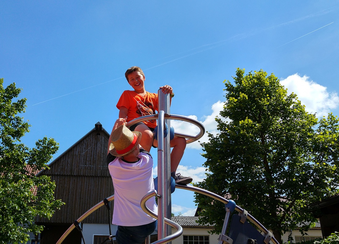 Foto: Martin Zehrer - Hoffest in Schlammersdorf: Auch der Spielplatz bei der Brauerei Püttner wurde genutzt... Servus!!! :-) 