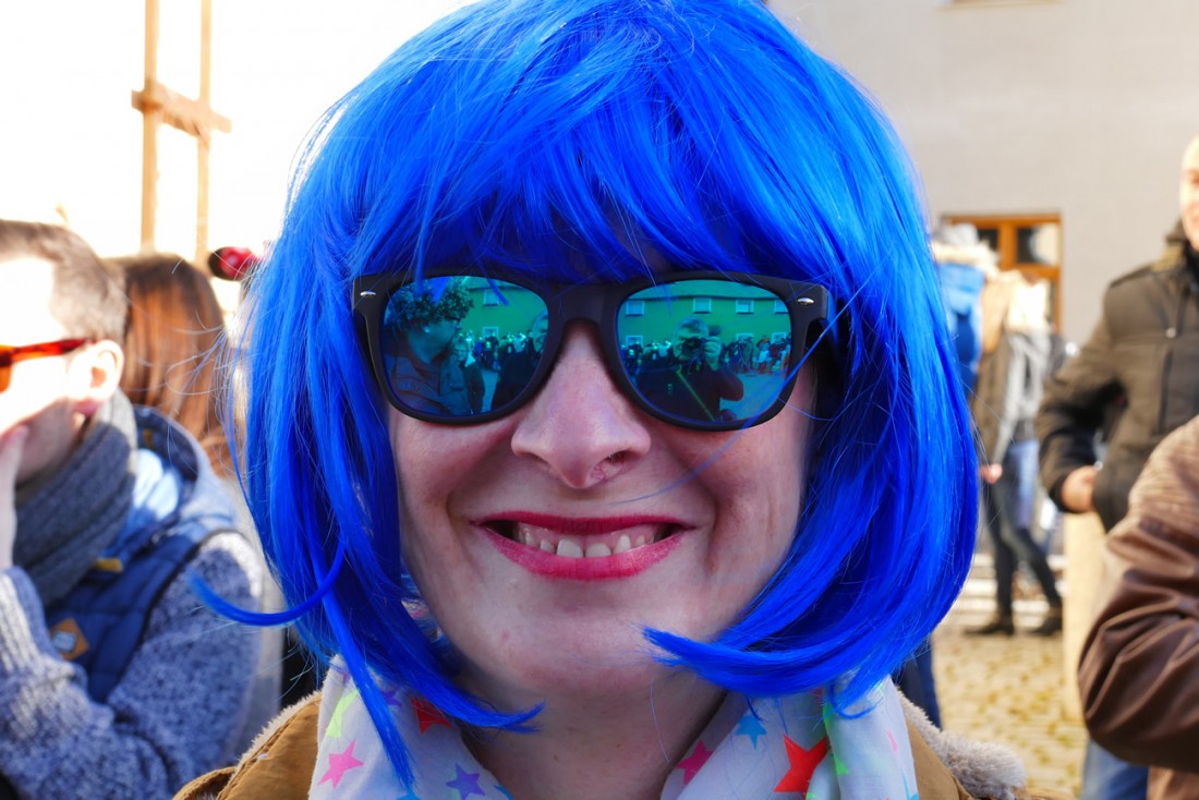 Foto: Martin Zehrer - Blue-Hair-Mädl ;-)<br />
<br />
44. Faschingszug durch Waldeck am 7. Februar 2016!<br />
<br />
Tanzen, lachen und Gaudi machen ;-)<br />
<br />
Viele Gaudiwagen und unzählige Besucher trafen in Walde 