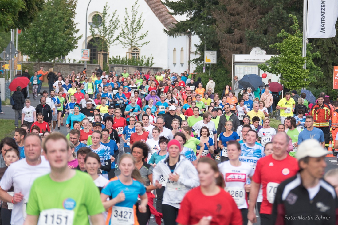 Foto: Martin Zehrer - Nofi-Lauf 2017: Start am Stadtplatz und Ziel beim Siemens... 5,9 Kilometer durch Kemnath und rund herum. Mehr als 8000 Teilnehmer fanden sich in Kemnath zusammen um die S 