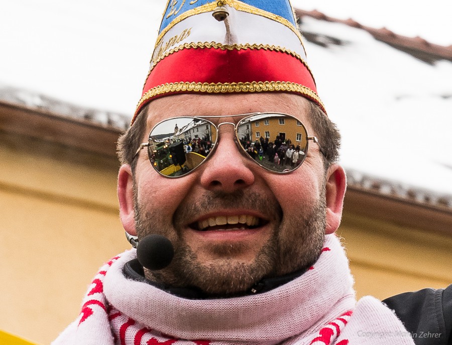 Foto: Martin Zehrer - Faschingszug durch Waldeck. Am Sonntag, den 15.2.2015 war es wieder so weit. Ein langer Zug<br />
mit zig Gaudiwagen und Hunderten Narren zog durch den Waldecker Markt. Mit vi 