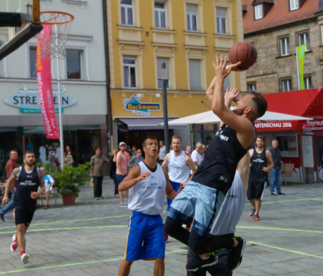 Foto: Martin Zehrer - Samstag, 13. August 2016 - Bayreuther Stadtmeisterschaft in Basketball wird zur Innen-Stadt-Meisterschaft ;-) 