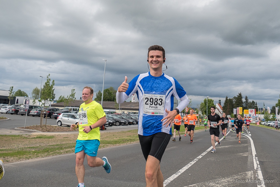 Foto: Martin Zehrer - Nofi-Lauf 2017: Start am Stadtplatz und Ziel beim Siemens... 5,9 Kilometer durch Kemnath und rund herum. Mehr als 8000 Teilnehmer fanden sich in Kemnath zusammen um die S 