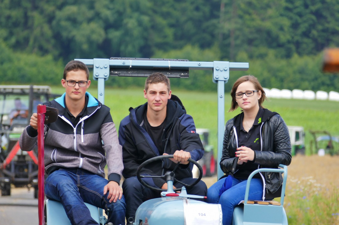 Foto: Martin Zehrer - Traktortreffen 2016 in Oberwappenöst<br />
Trotz Regen am Vormittag kamen an diesem Sonntag ca. 120 Oldtimer-Bulldogs und unzählige Besucher. Zum Mittag hin klarte das Wetter  