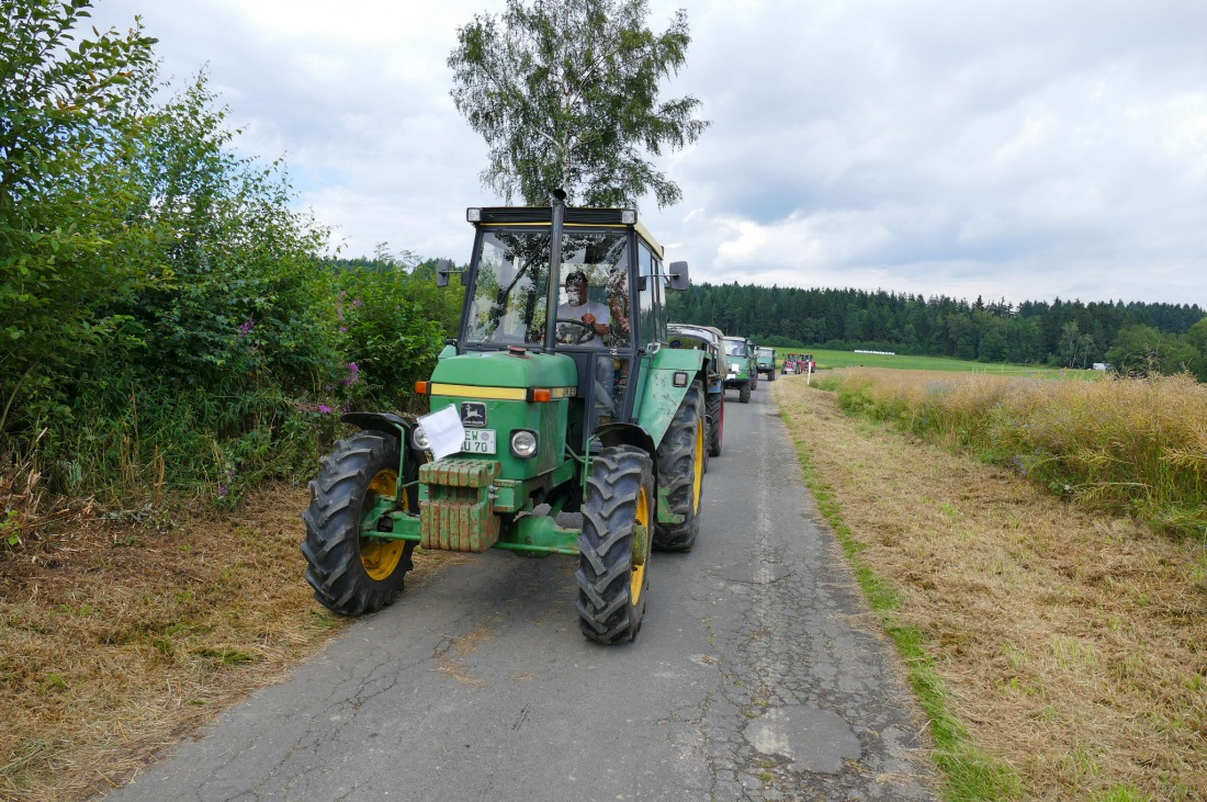 Foto: Martin Zehrer - Traktortreffen 2016 in Oberwappenöst<br />
Trotz Regen am Vormittag kamen an diesem Sonntag ca. 120 Oldtimer-Bulldogs und unzählige Besucher. Zum Mittag hin klarte das Wetter  