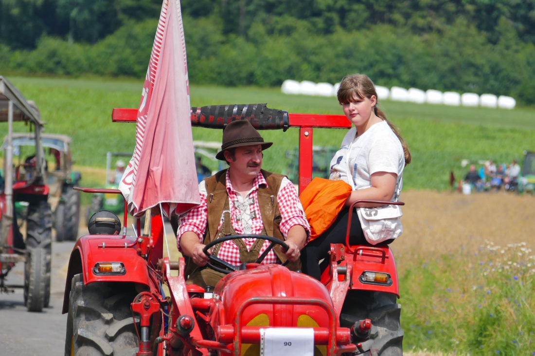 Foto: Martin Zehrer - Traktortreffen 2016 in Oberwappenöst<br />
Trotz Regen am Vormittag kamen an diesem Sonntag ca. 120 Oldtimer-Bulldogs und unzählige Besucher. Zum Mittag hin klarte das Wetter  