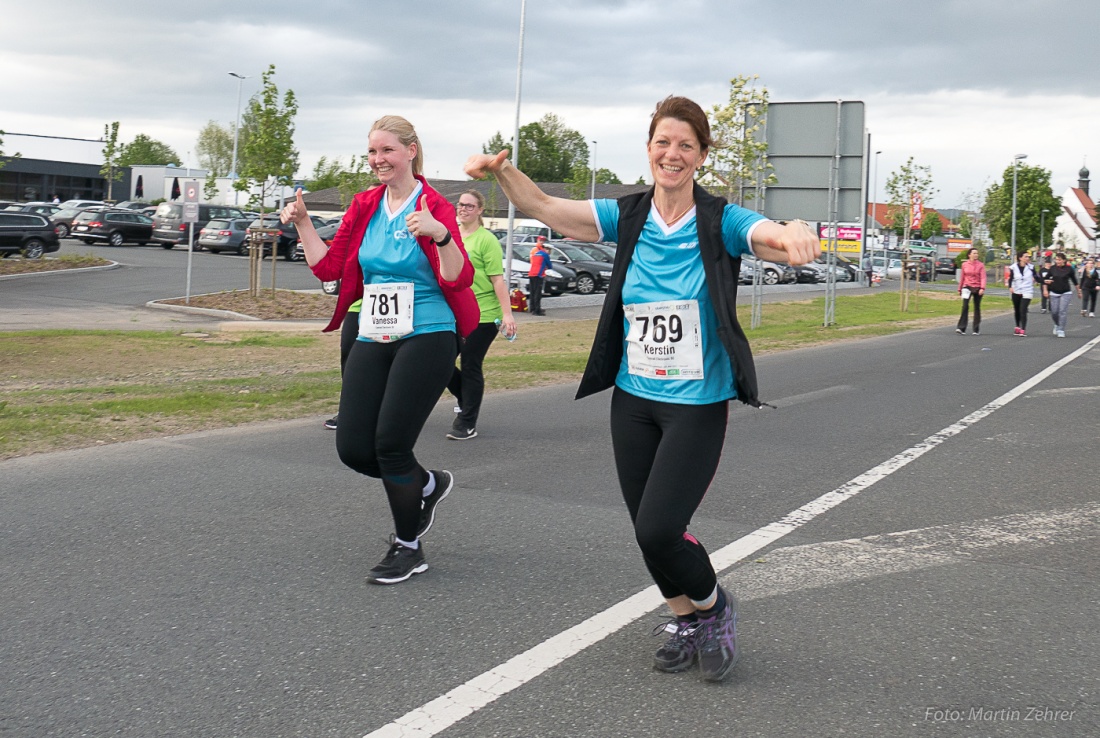 Foto: Martin Zehrer - Nofi-Lauf 2017: Start am Stadtplatz und Ziel beim Siemens... 5,9 Kilometer durch Kemnath und rund herum. Mehr als 8000 Teilnehmer fanden sich in Kemnath zusammen um die S 