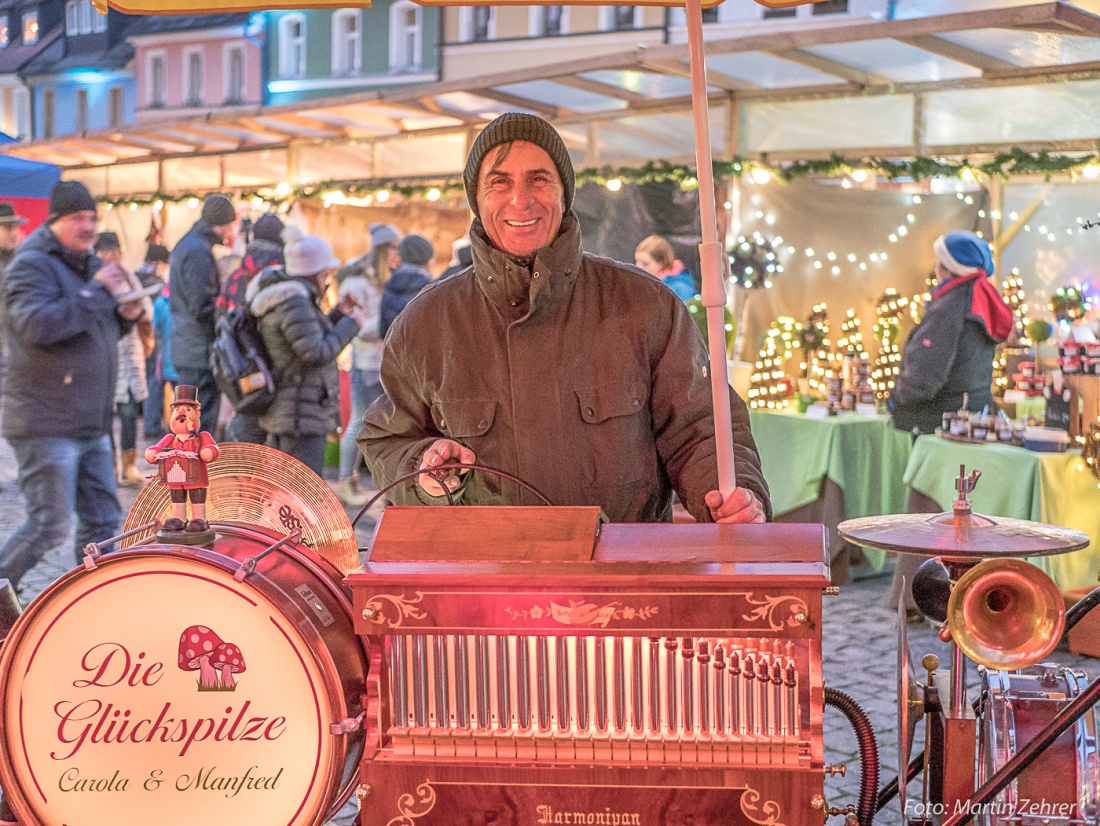 Foto: Martin Zehrer - Candle-Light-Shopping 2017 in Kemnath... Drehorgel-Spieler aus Hof bzw. Köln ;-) 