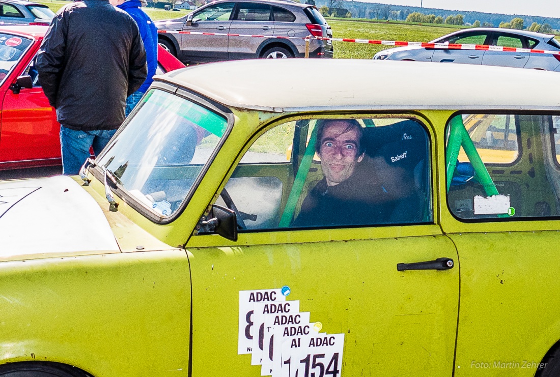 Foto: Martin Zehrer - TRABANT, kurz vorm Start zum ersten Slalom-Lauf in Speichersdorf... Spaß hinterm Lenkrad ;-) 