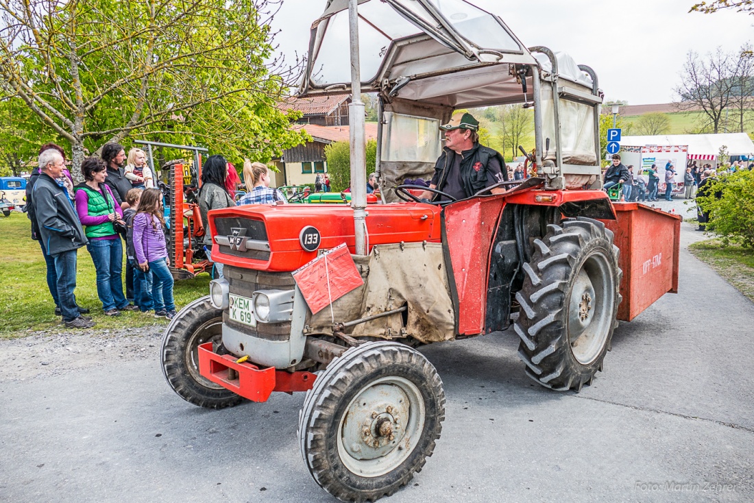 Foto: Martin Zehrer - Bulldogtreffen Kirchenpingarten am 7. Mai 2017: auf gehts zur Rundfahrt mit ca. 300 Traktoren...  