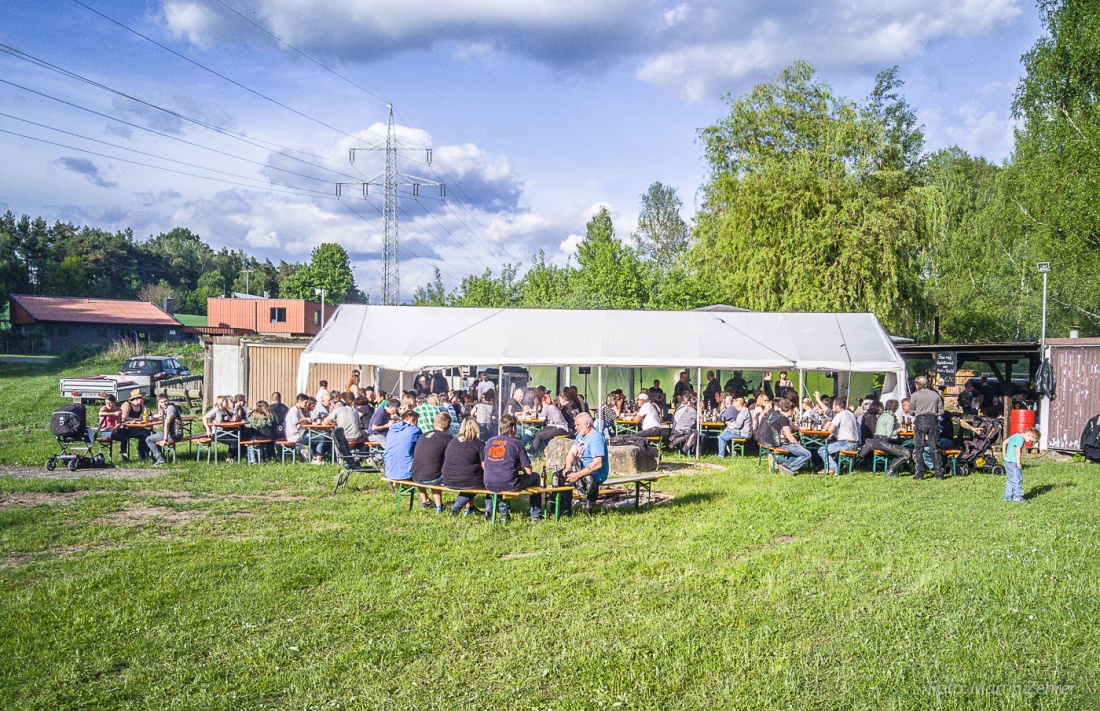 Foto: Martin Zehrer - Vatertags-Fest am Ursprung in Immenreuth...<br />
<br />
Viele Besucher kamen, genossen die Zeit, gute Gespräche und das ebenso gute Spanferkel... Ein geniales Fest der Immenreuthe 