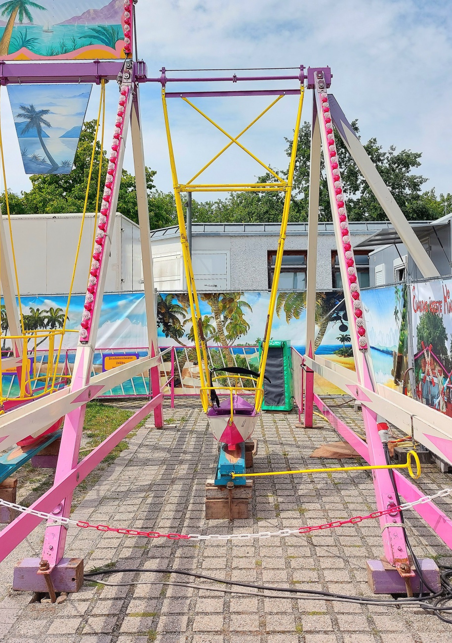 Foto: Martin Zehrer - Legendär... die Überschlagschaukel auf dem Gäubodenfest in Straubing.  