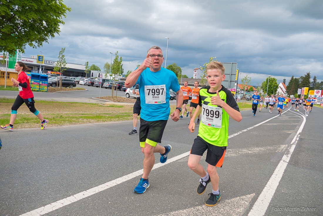 Foto: Martin Zehrer - Nofi-Lauf 2017: Start am Stadtplatz und Ziel beim Siemens... 5,9 Kilometer durch Kemnath und rund herum. Mehr als 8000 Teilnehmer fanden sich in Kemnath zusammen um die S 