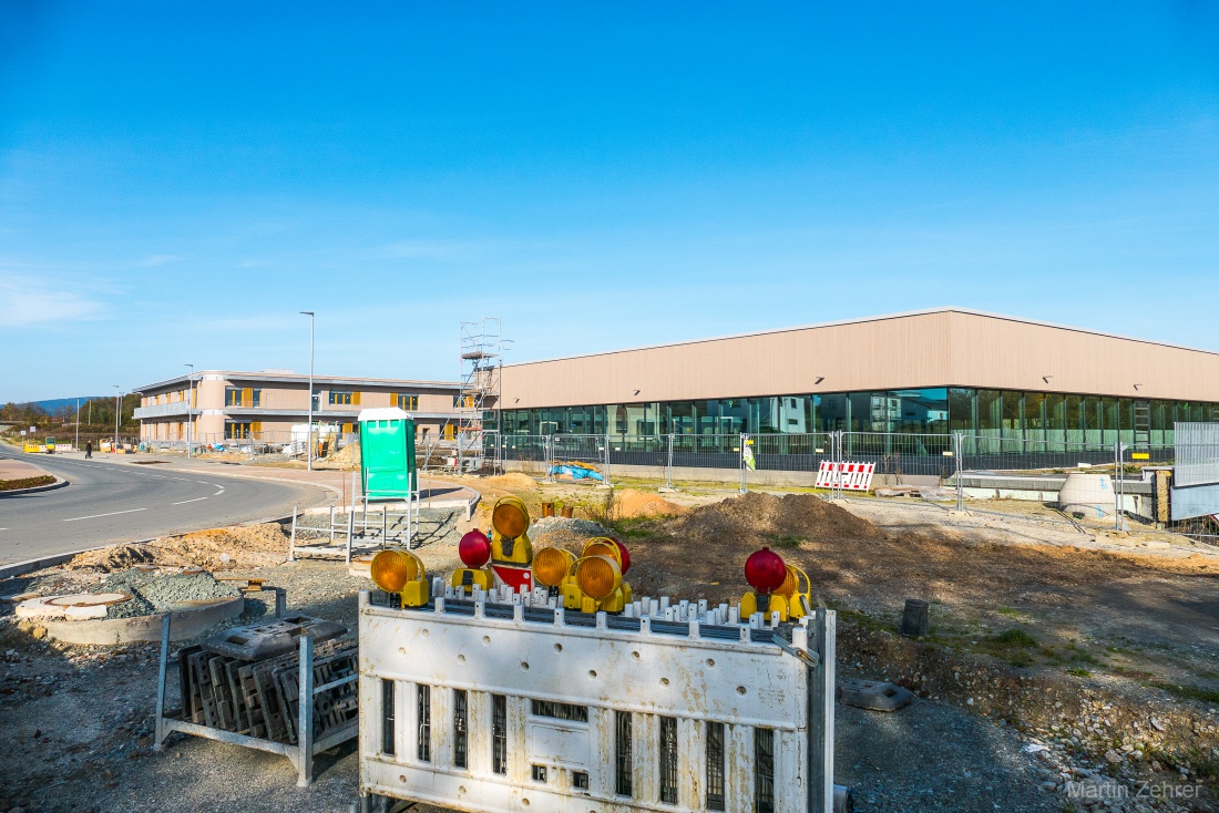 Foto: Martin Zehrer - Der Neubau der kemnather Realschule. Noch wird daran gebaut...<br />
Die Größe dieses Gebäudes ist unglaublich. <br />
<br />
3. November 2024 