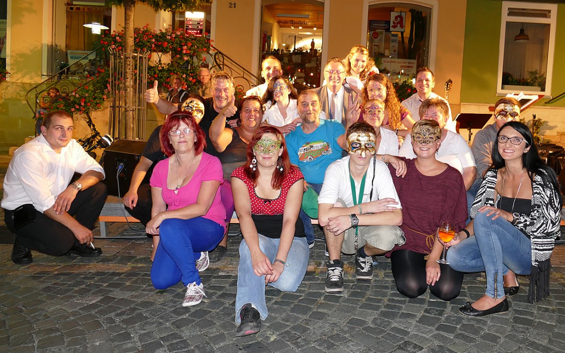 Foto: Martin Zehrer - Die Houderer-Zoigl-Mannschaft, die Band des Italienischen Abends, CONNY UND DIE SONNTAGSFAHRER, in Kemnath 