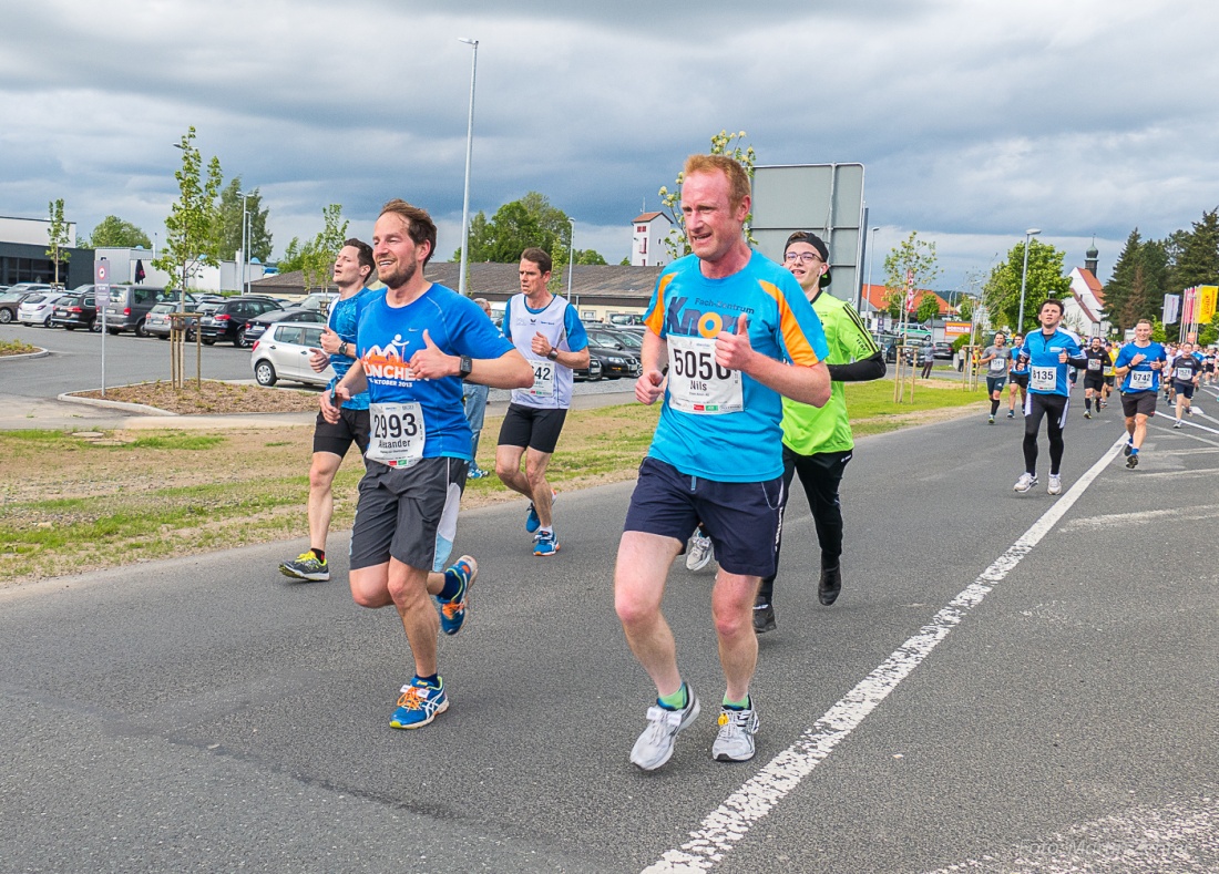 Foto: Martin Zehrer - Nofi-Lauf 2017: Start am Stadtplatz und Ziel beim Siemens... 5,9 Kilometer durch Kemnath und rund herum. Mehr als 8000 Teilnehmer fanden sich in Kemnath zusammen um die S 