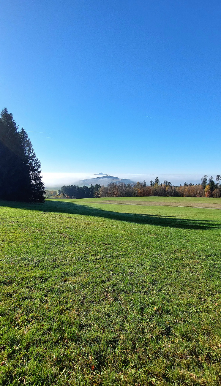 Foto: Martin Zehrer - Traumhaftes Wetter in Godas, der Rauhe Kulm schwebt über den Wolken... 