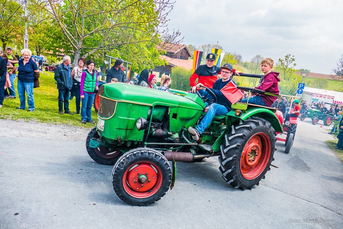 Foto: Martin Zehrer - Bulldogtreffen Kirchenpingarten am 7. Mai 2017: auf gehts zur Rundfahrt mit ca. 300 Traktoren...  